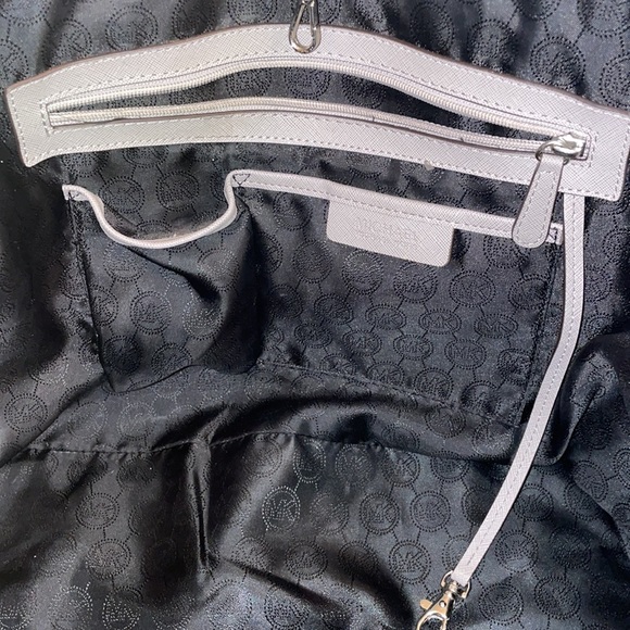 Michael kors bag - Picture 7 of 9